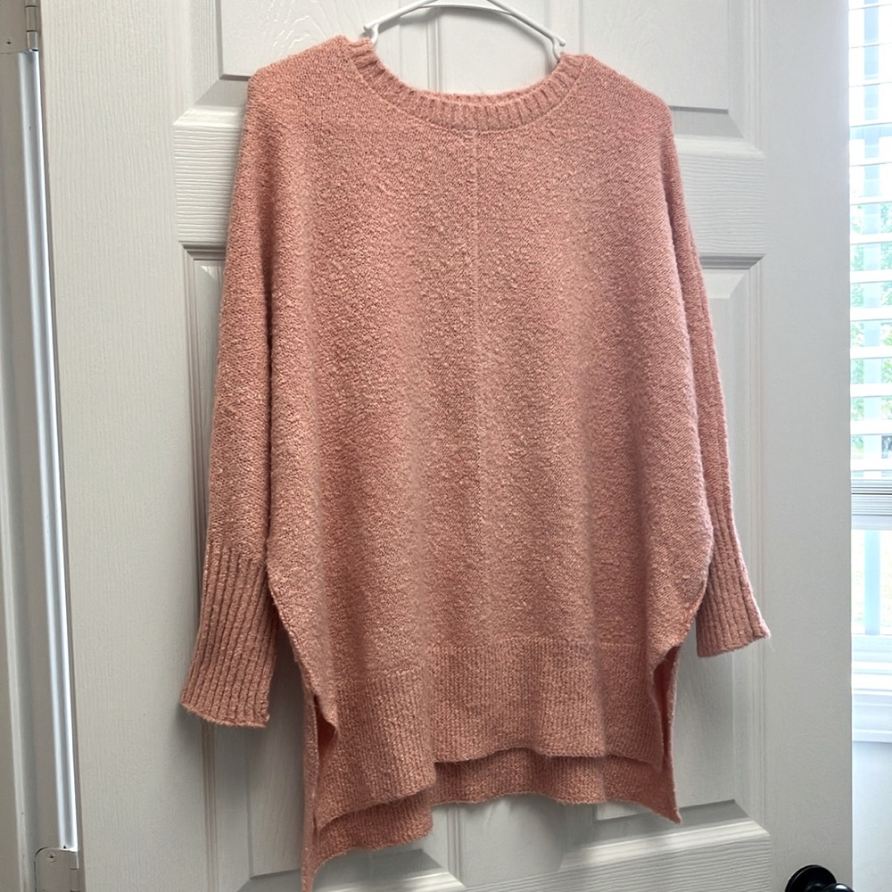 Wonderly lightweight long sweater. Peach, coral. M. Gently used.